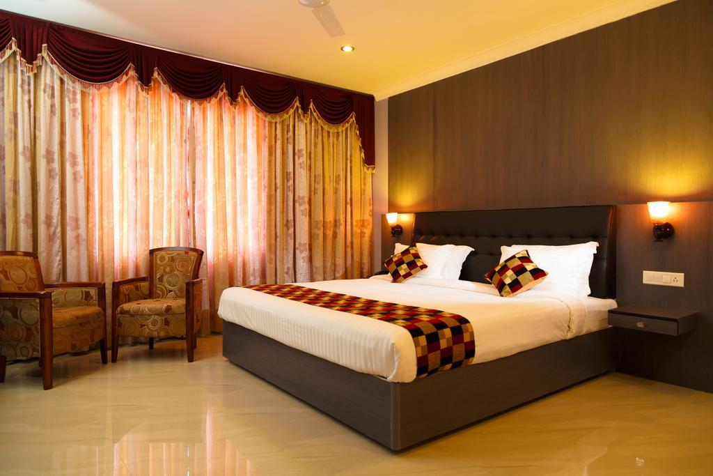 Hotel Gopalapuram International Pollāchi Eksteriør bilde