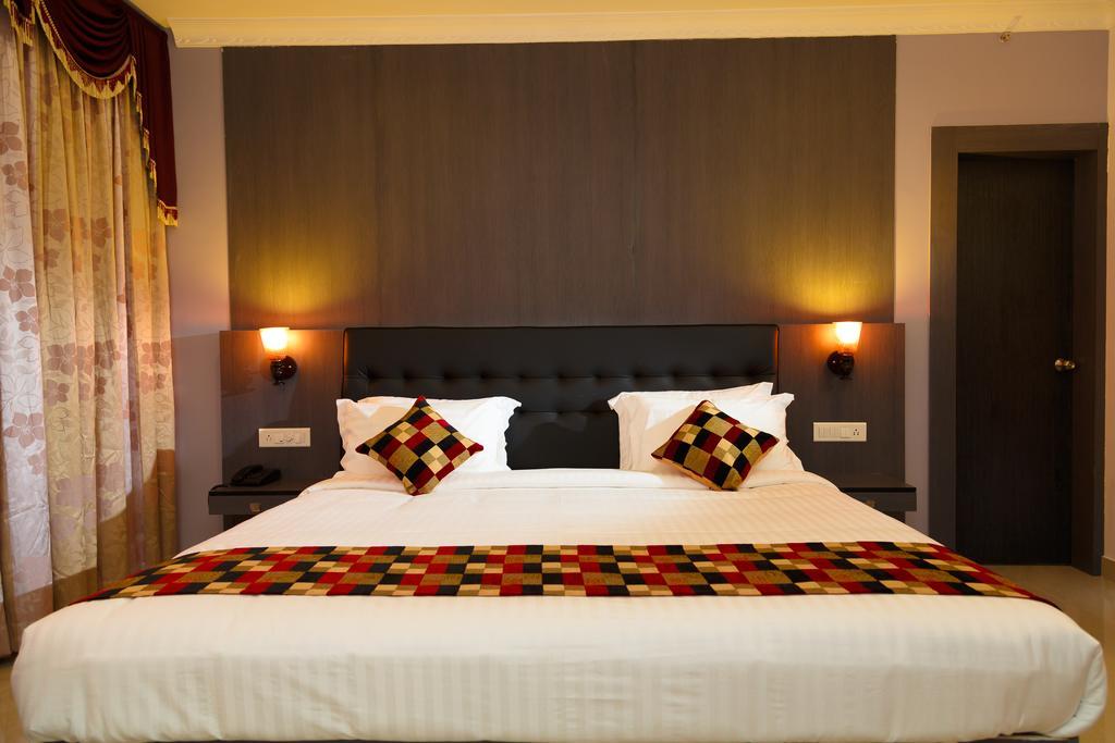 Hotel Gopalapuram International Pollāchi Eksteriør bilde