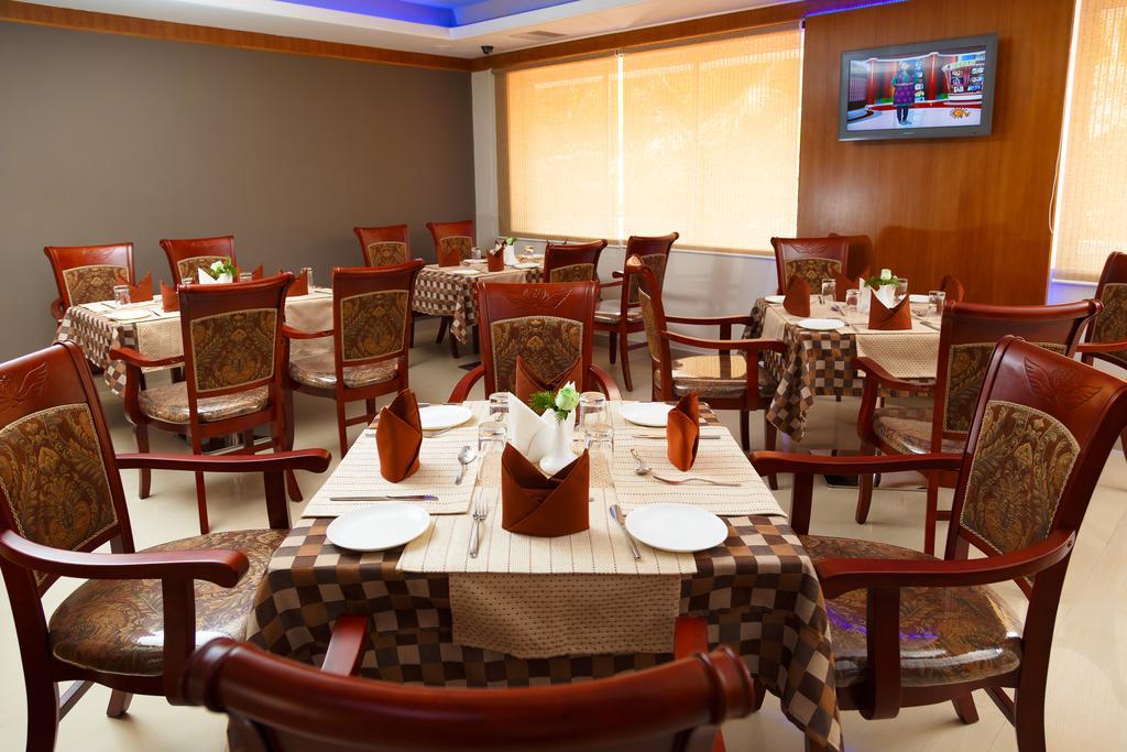 Hotel Gopalapuram International Pollāchi Eksteriør bilde