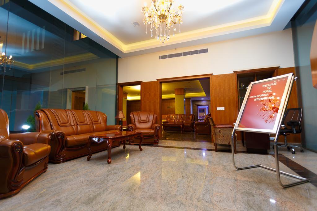 Hotel Gopalapuram International Pollāchi Eksteriør bilde