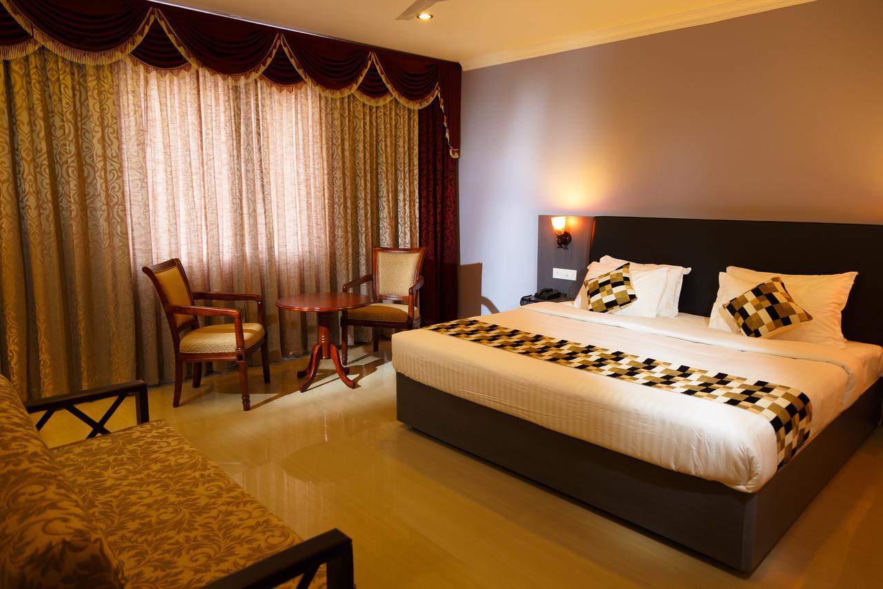 Hotel Gopalapuram International Pollāchi Eksteriør bilde