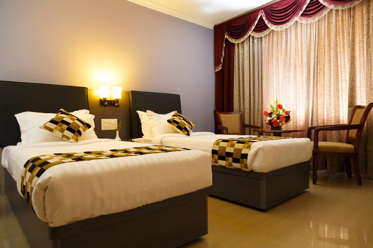 Hotel Gopalapuram International Pollāchi Eksteriør bilde